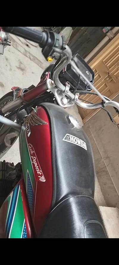 red color Honda 70