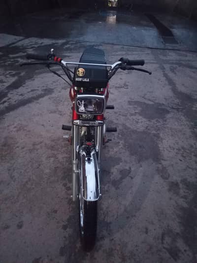 Honda 125 2025 model  10000 chla howa hai number niiil laga howa
