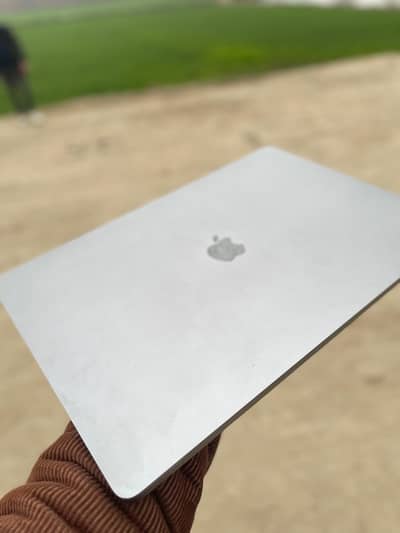 macbook pro i7 2019 A2141