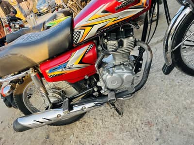 Honda CG125 red colour hai