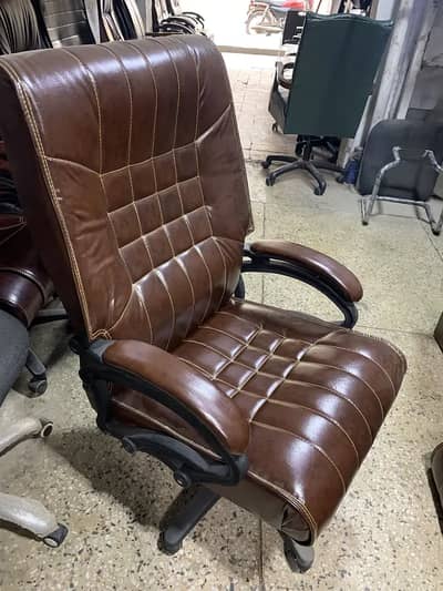 Big offer for office chair vizter chair 30% off come inbox
