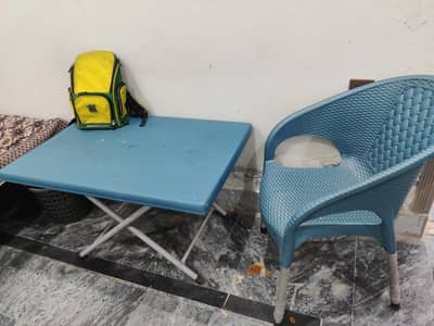 Chair set with table available for sale  bilkul saff condition hai