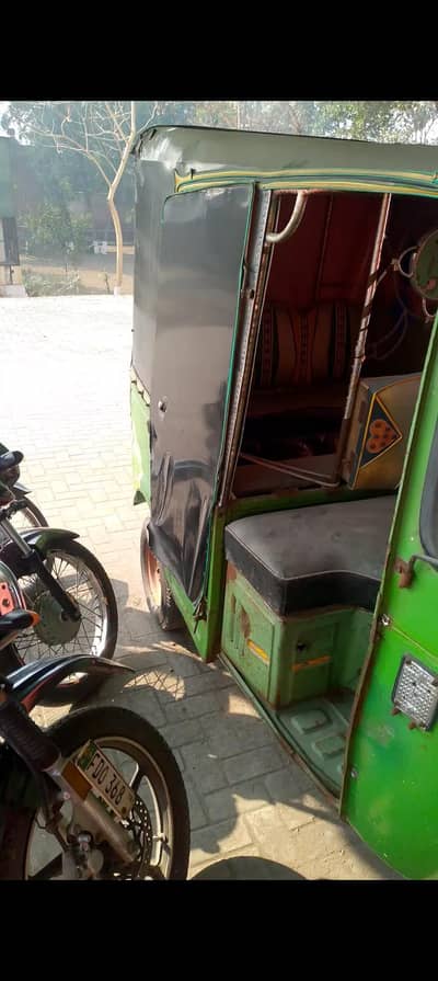 cng 2017modal riksha ha bilkol ok ha koi b kisi kisam ka masla ni ha