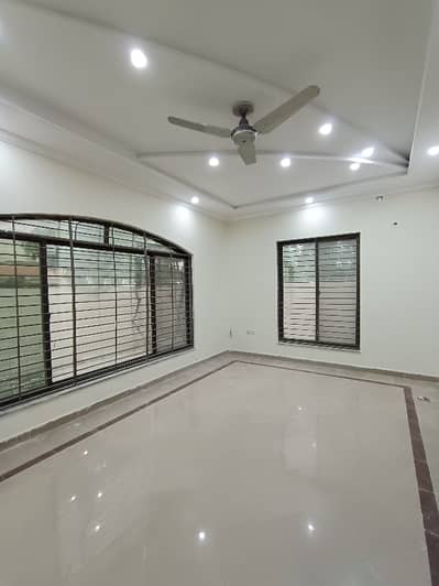 10 Maral Beautiful House Available For Rent Near All Facilities