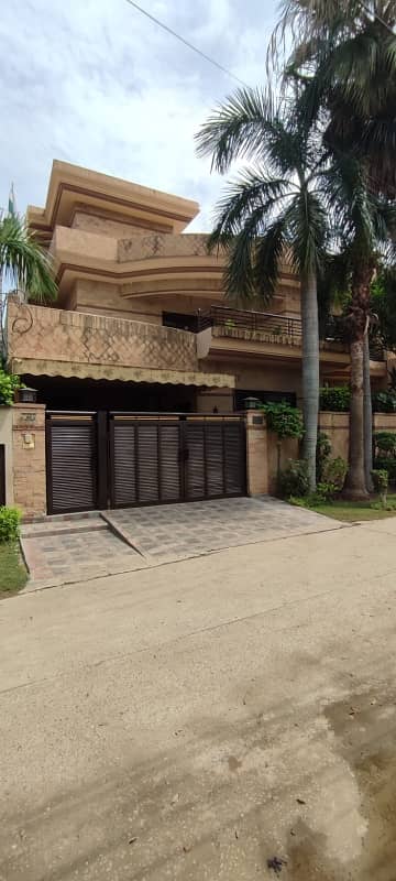 10 Marla Solid Well Mentioned House With Soler 0 Bill Beautiful House Hot Location