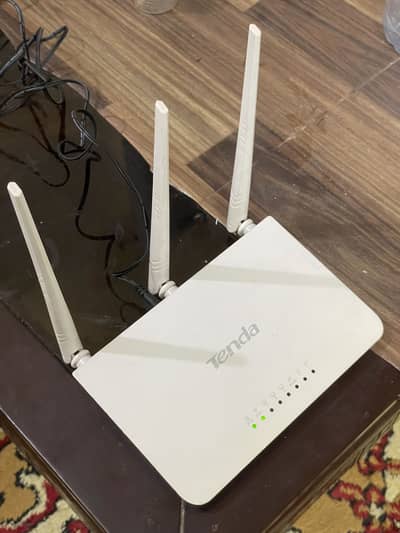 Tenda F3 Wireless Router – Excellent Condition