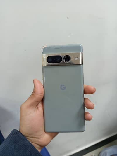 Google pixel 7 pro for sale. Air pods free