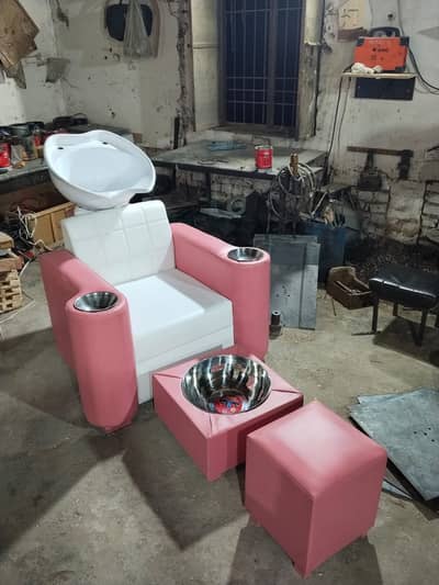 Barber chair/Cutting chair/ Shampoo unit/Trolly/Saloon Furniture.