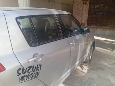 Suzuki Swift (DLX) 2011