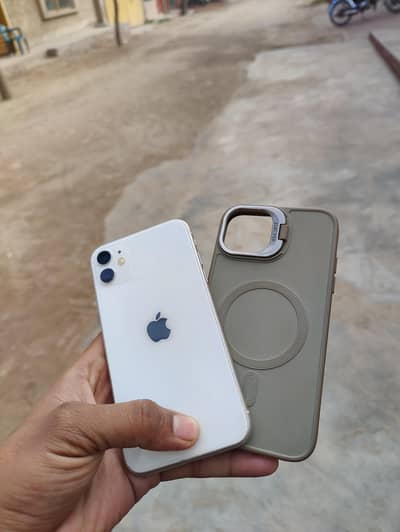 I phone 11 (factory unlocked) 64 gb  white vip color