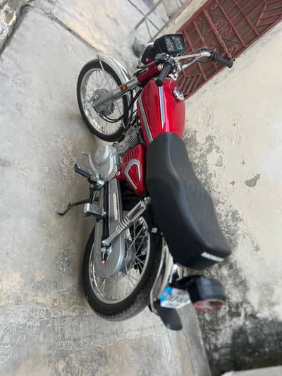 Honda 125 26 model new condition