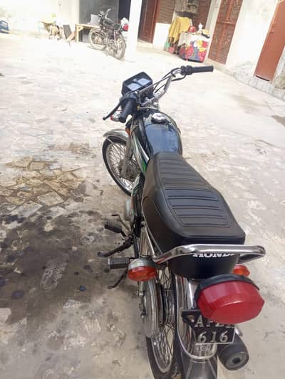 Honda Cg 125 22/23, model total genuine urgent for sale
