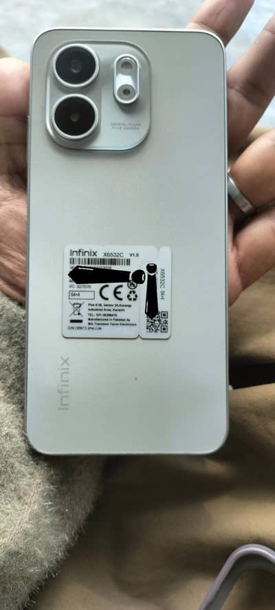 infinix smart 9 hd 4+4 64 gb with box and charger 3 month warranty