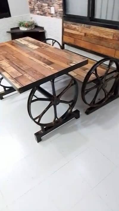10/10 condition wood dining table