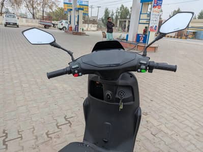 electric evee scooty model evee s1