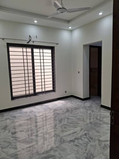 9 Marla Beautiful House at excellent location having 4Bedrooms Attach bathrooms DD