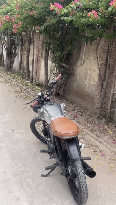 Yamaha YB-100 (Cafe Racer)