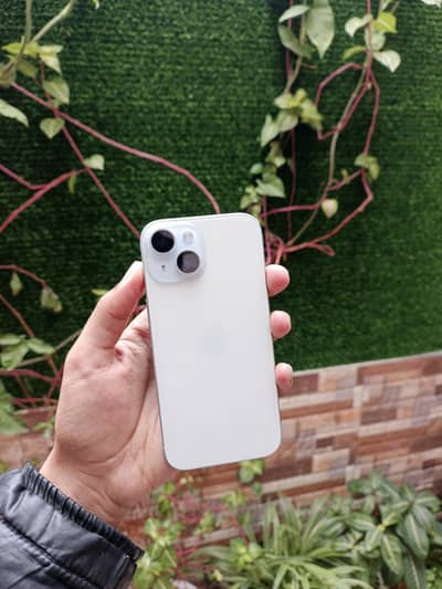 IPhone 15 white colour