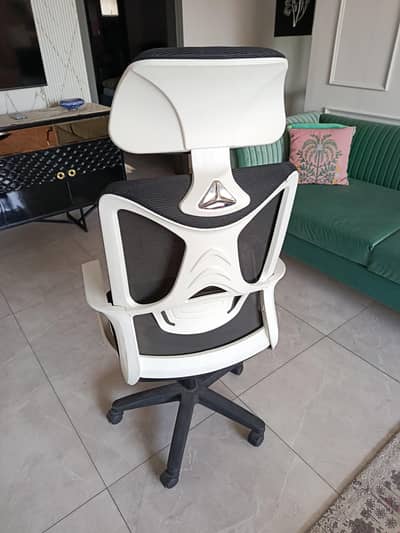 Gaming office chair slightly used