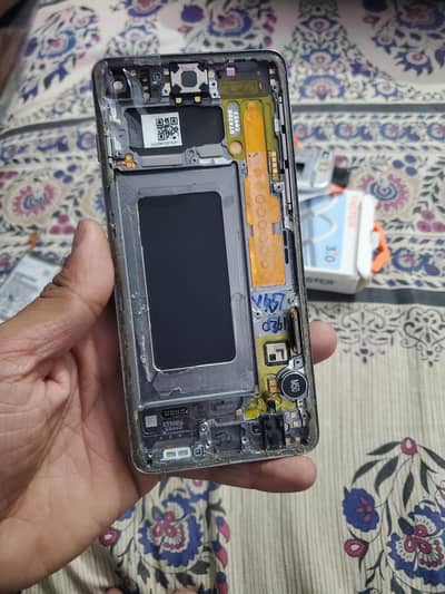 Samsung galaxy s10 panel dotted