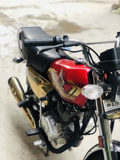 Honda 125 self start gold edition for sale