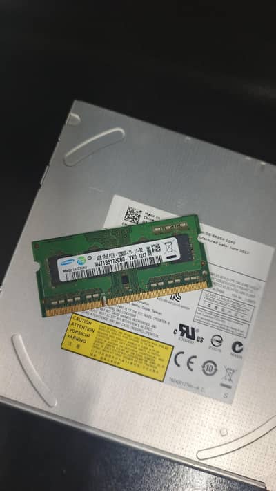 4GB DDR3 Ram or CD/DVD Drive