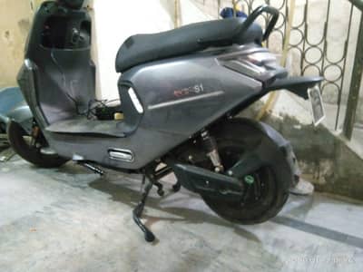 evee S1 electric scooty