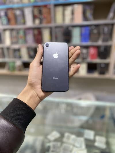 iPhone XR 64gb class barke ha thora sy baki mbl ok Ha