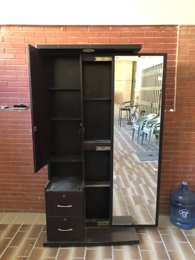 Used Dressing table great condition 5000 negotiable