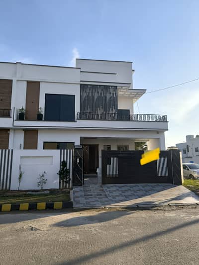 Corner 10 Marla House Available For Sale In Kent Housing