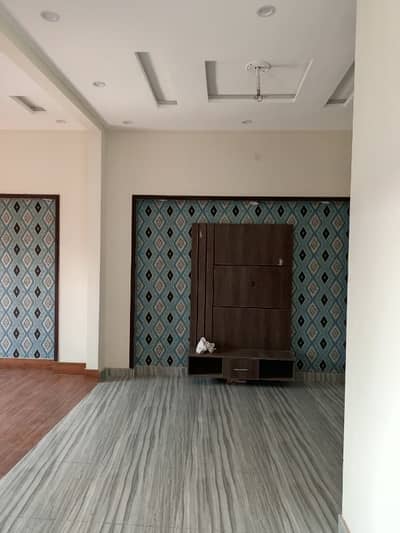 4.5 MARLA LIKE BRAND NEW FULL HOUSE AVAILABLE FOR RENT , HIGH COURT SOCIETY PHASE 2 COLLEGE ROAD LAHORE .