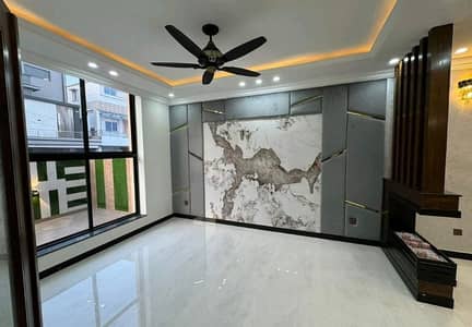 10 Marla House Situated In Bahria Town - Sector C For sale