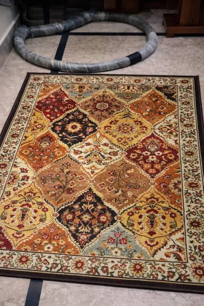 Elegant Traditional Persian Pattern Rug – Excellent Condition