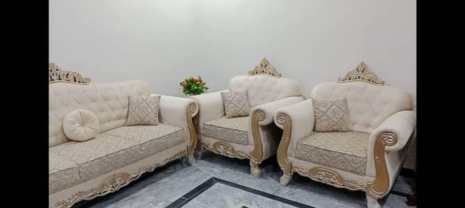 7 seater Crown sofa set urgent sale  .