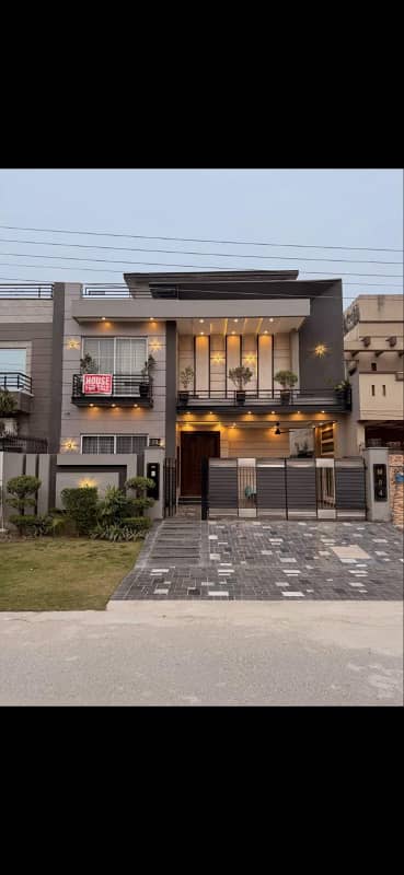 **Prime 10 Marla House For Sale In Park View City, Lahore**