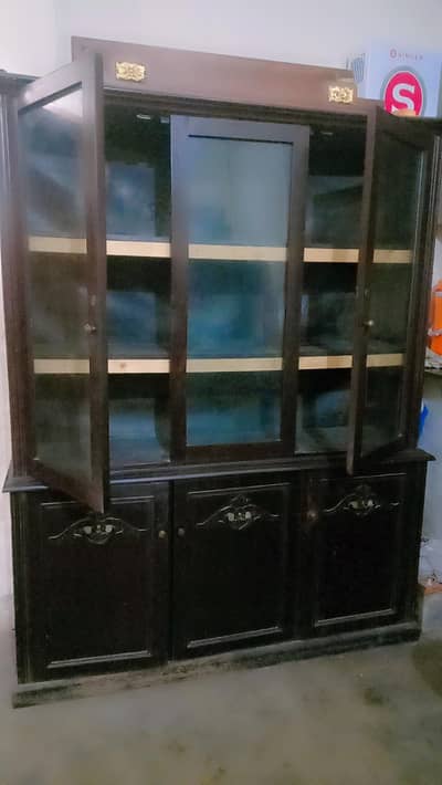 Almari Barton 4 sale