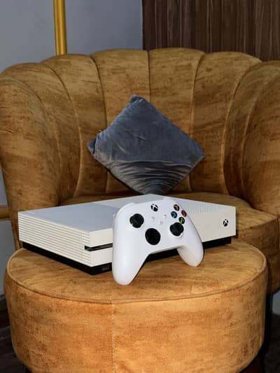 Xbox 1S with Series S controller with box for controller and Xbox