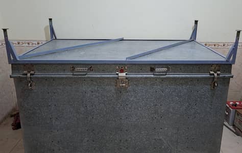 Iron Paiti (Trunk/Box) with stand