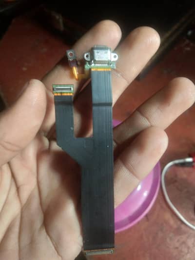 Aquos zero 2 charging strip