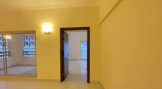 READY TO MOVE 2950sq ft 4Bed Luxury Apartment at Tower-8 Near Entrance of Bahria Town Karachi FOR SALE