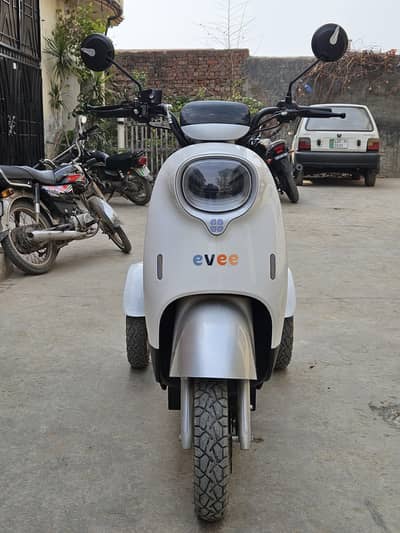 Evee Nisa 3 wheeler