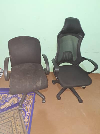 Set of 2 chairs,  10/10 condition, hydraulic, tyres working.