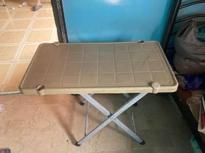 Foldable table