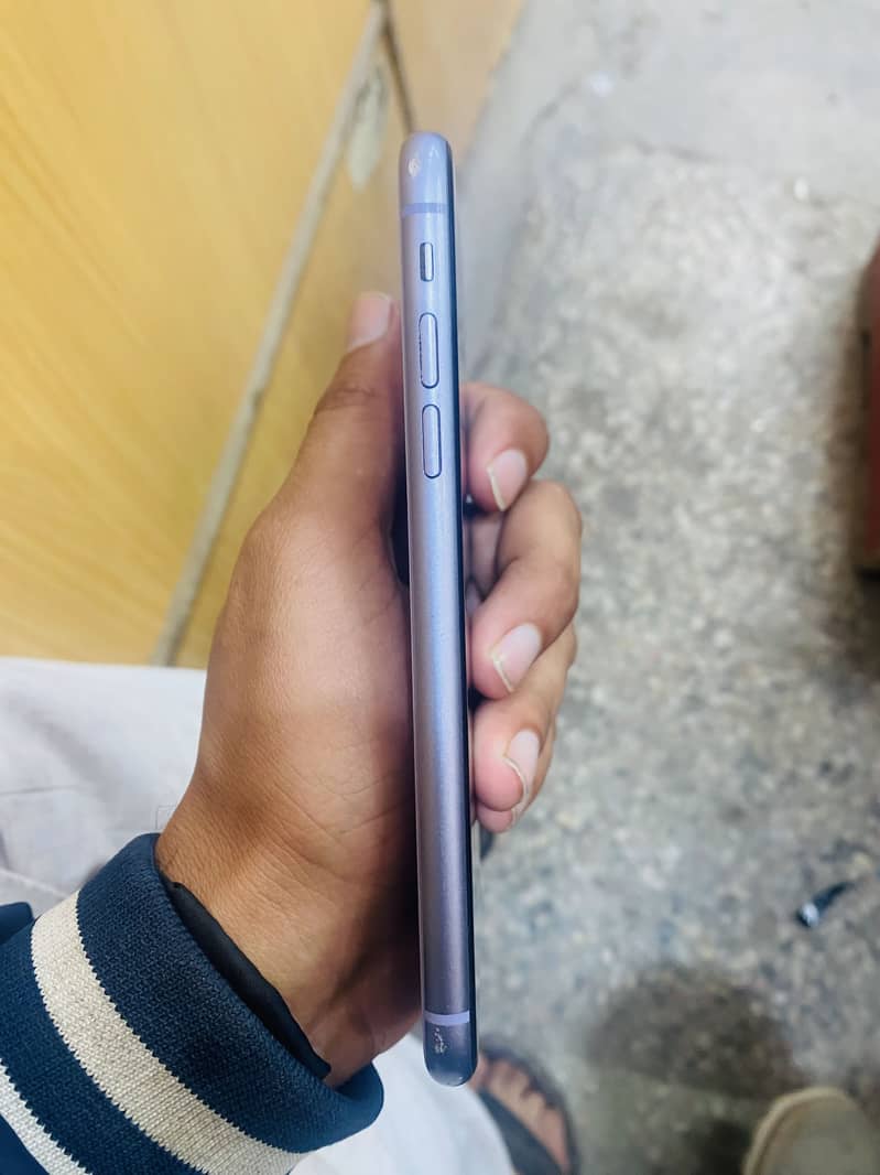 iPhone 11 0