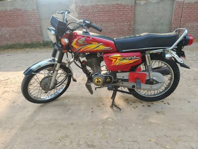 Honda 125  2021 in lush condition  red  colour