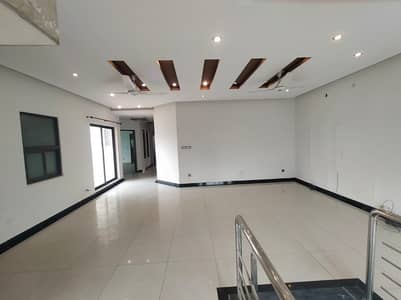 01 KANAL DESIGNER LUXURY UPPER PORTION AVAILABLE FOR RENT