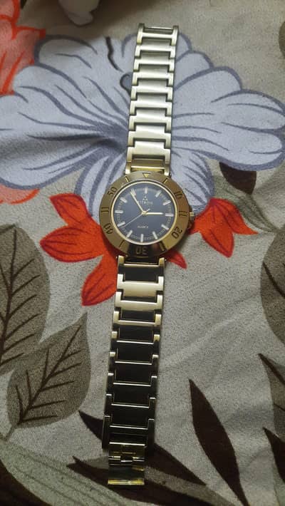 Premium Swiss Quartz Watch – Elegant Gold Finish