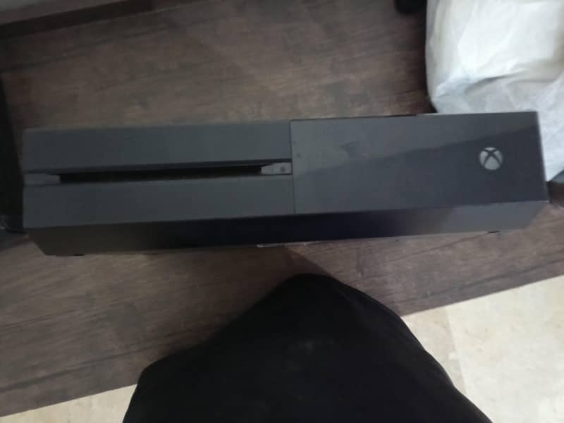 XBOX ONE WITHOUT CONTROLLER 0
