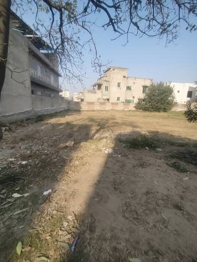 1kanal plots for sale Mian road hot location no pole moka saaf