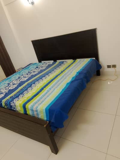 Queen size bed for sale in good condition